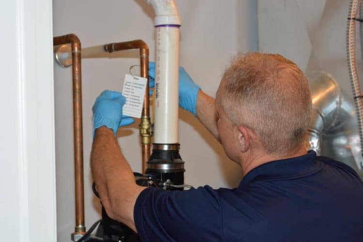 ZPZ Tech Inspecting Water Heater Valve