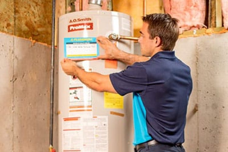 ZPZ Tech servicing hot water heater